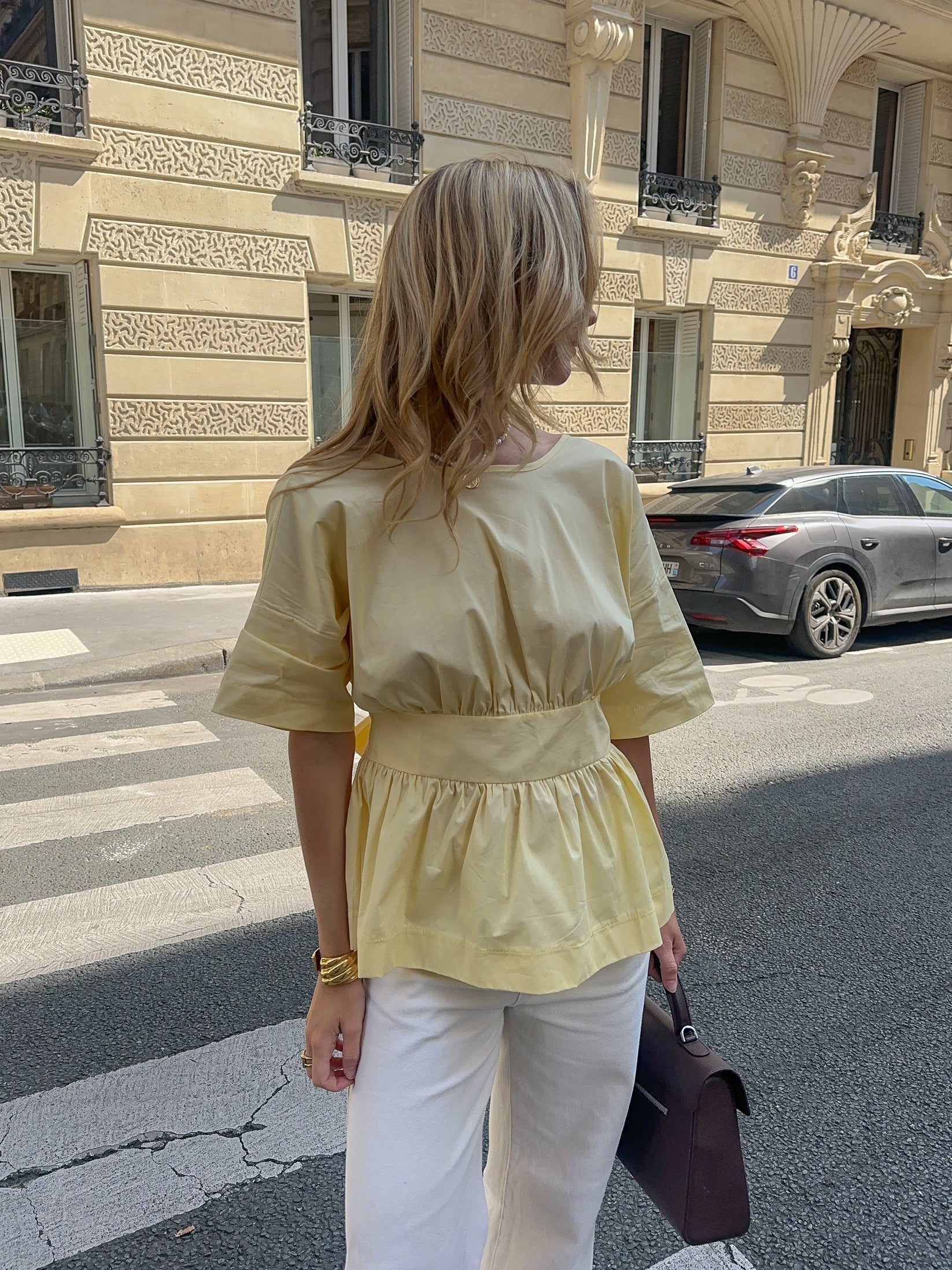 Antonina - Blusa rosa con espalda abierta y detalle de nudo