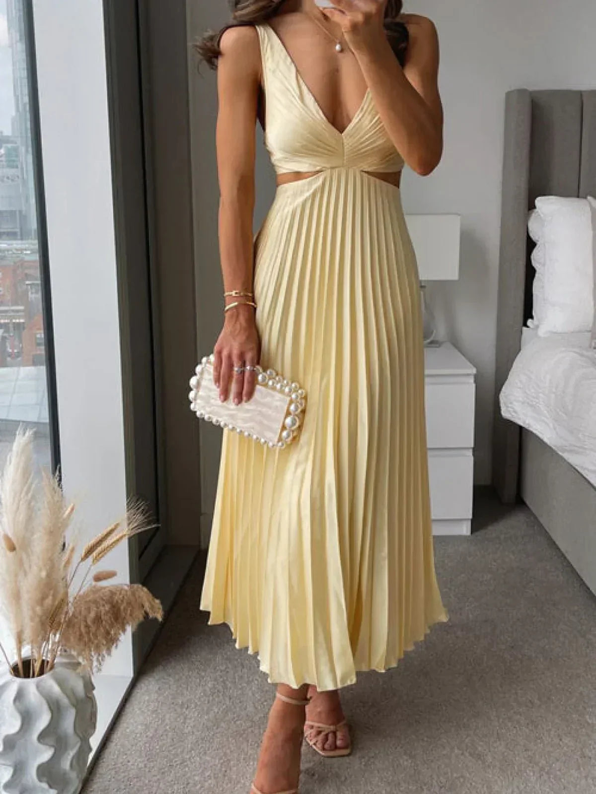 Benedykta – Vestido midi con un elegante corte en la cintura