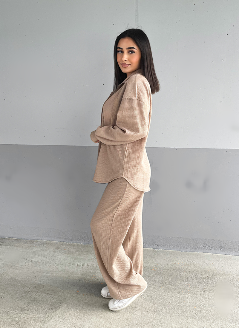 Yona - Conjunto de camisa y pantalón